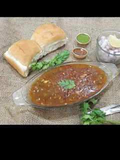मिसल पाव (Misal pav recipe in Hindi) रेसिपी मुख्य फोटो
