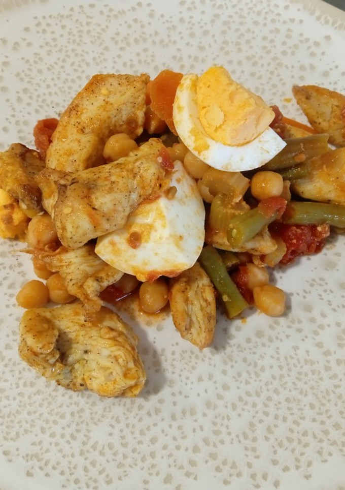 Una foto de Garbanzos con pollo a la cúrcuma