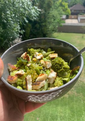 A picture of Broccoli halloumi salad.