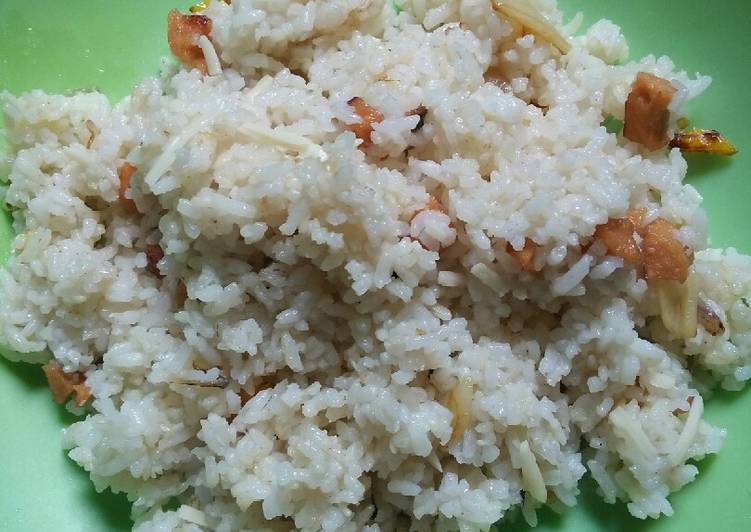 Nasi goreng putih sosis keju