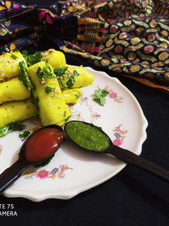 खांडवी(Khandvi recipe in Hindi) रेसिपी मुख्य फोटो