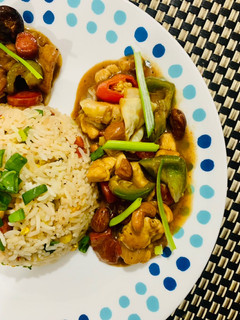 A picture of Almonds and cashew nut chicken.