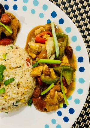A picture of Almonds and cashew nut chicken.