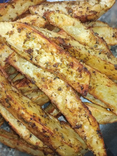 Una foto de Papas cuña al horno, súper crocantes 🤩