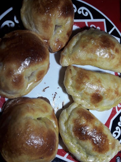 Una foto de Empanadas de pollo, jamón y queso