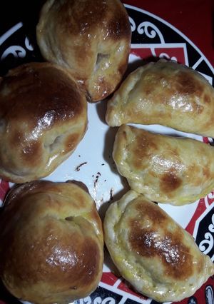 Una foto de Empanadas de pollo, jamón y queso