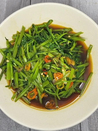 Cara Mudah Membuat Resep Tumis Kangkung Saos Tiram yang Uenak Anti Ribet, Lezat