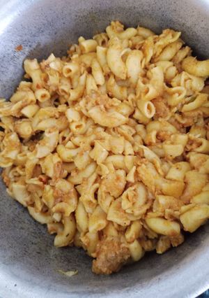 A picture of Tikka macaroni.
