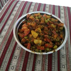 A picture of Aloo gajar matar.