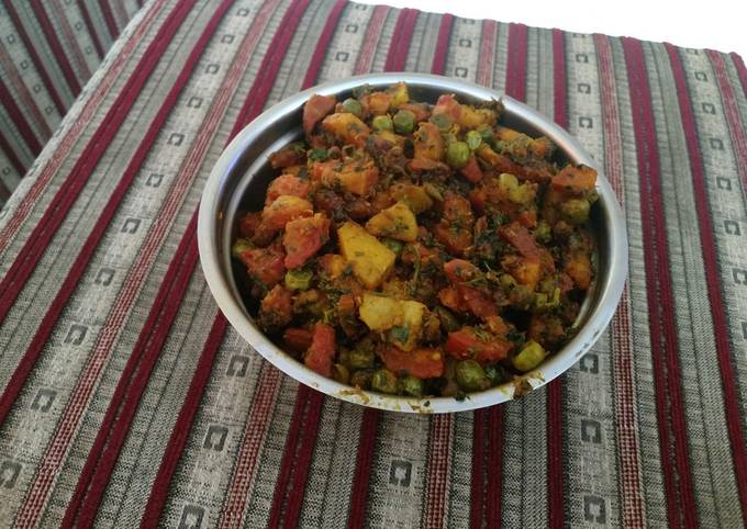 Aloo gajar matar