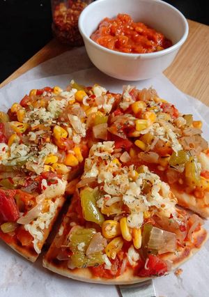 कॉर्न वेज पिज़्ज़ा (corn veg pizza recipe in hindi) रेसिपी मुख्य फोटो