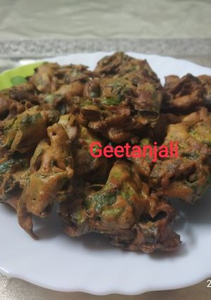 पालक के पकौड़े (palak ke pakode recipe in Hindi) रेसिपी मुख्य फोटो