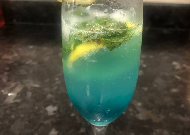 Steps to Make Ultimate Blue lagoon Mocktail