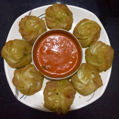 A picture of Chicken momos.