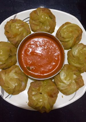 A picture of Chicken momos.