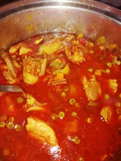 Una foto de Costillas estofadas con verduras a la salsa italiana 😋😋💖