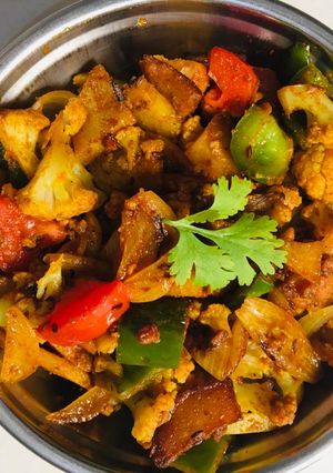 મિક્સ વેજીટેબલસ (Mix Vegetables Recipe In Gujarati) રેસીપી મુખ્ય ફોટો