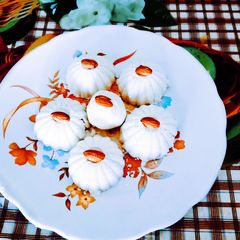 A picture of Delicious rice flour phiniya ladoo.