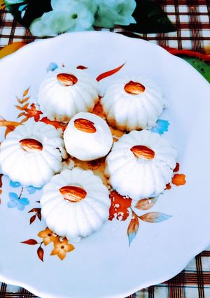 A picture of Delicious rice flour phiniya ladoo.