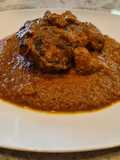 Carrilleras de ternera en salsa de nueces y curry
