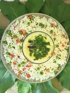રજવાડી ખાટી-મીઠી કઢી(Rajvadi khati-mithi kadhi recipe in Gujarati) રેસીપી મુખ્ય ફોટો