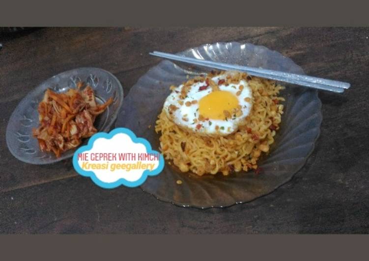 Resep 58. Mie Geprek extra kimchi, Bisa Manjain Lidah