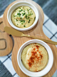 Una foto de Hummus tradicional