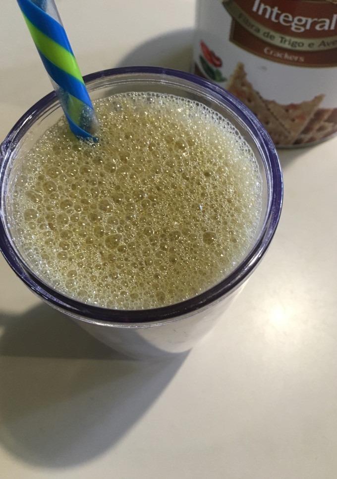 Una foto de Batido Col Rizada-Remolacha-Banana-Curcuma (smoothie)