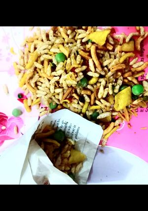 झाल मुरी (jhal muri recipe in Hindi) रेसिपी मुख्य फोटो