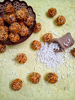 તલ મમરા ના લાડુ (Til Mamra Ladu Recipe In Gujarati) રેસીપી મુખ્ય ફોટો