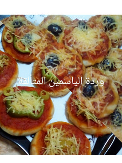 صورة لوصفة ميني بيتزا بذوقين تونة ودجاج