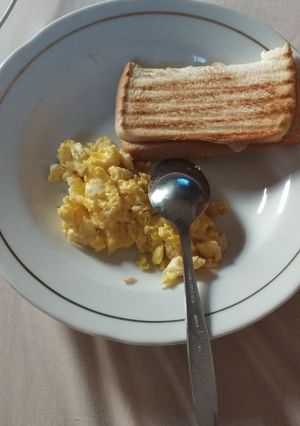 Foto resep Grilled cheese with cheese scrambled egg (versi hemat)