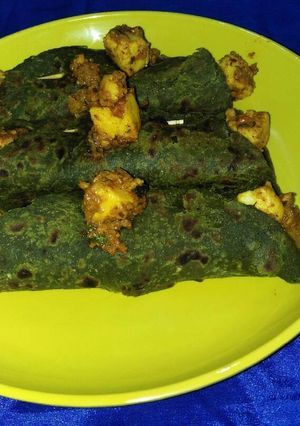 पालक पनीर पराठा रोल्स (Palak paneer paratha rolls recipe in hindi) रेसिपी मुख्य फोटो
