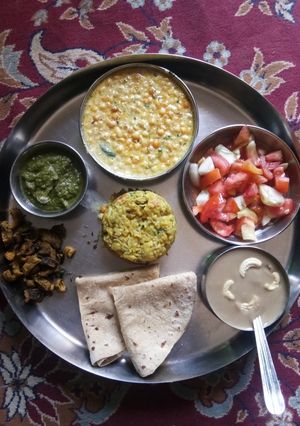 सिंपल लंच थाली (Simple Lunch Thali Recipe in Hindi) रेसिपी मुख्य फोटो