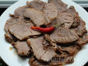 A picture of light soy sauce