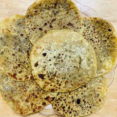 A picture of Puran poli/green moong dal.