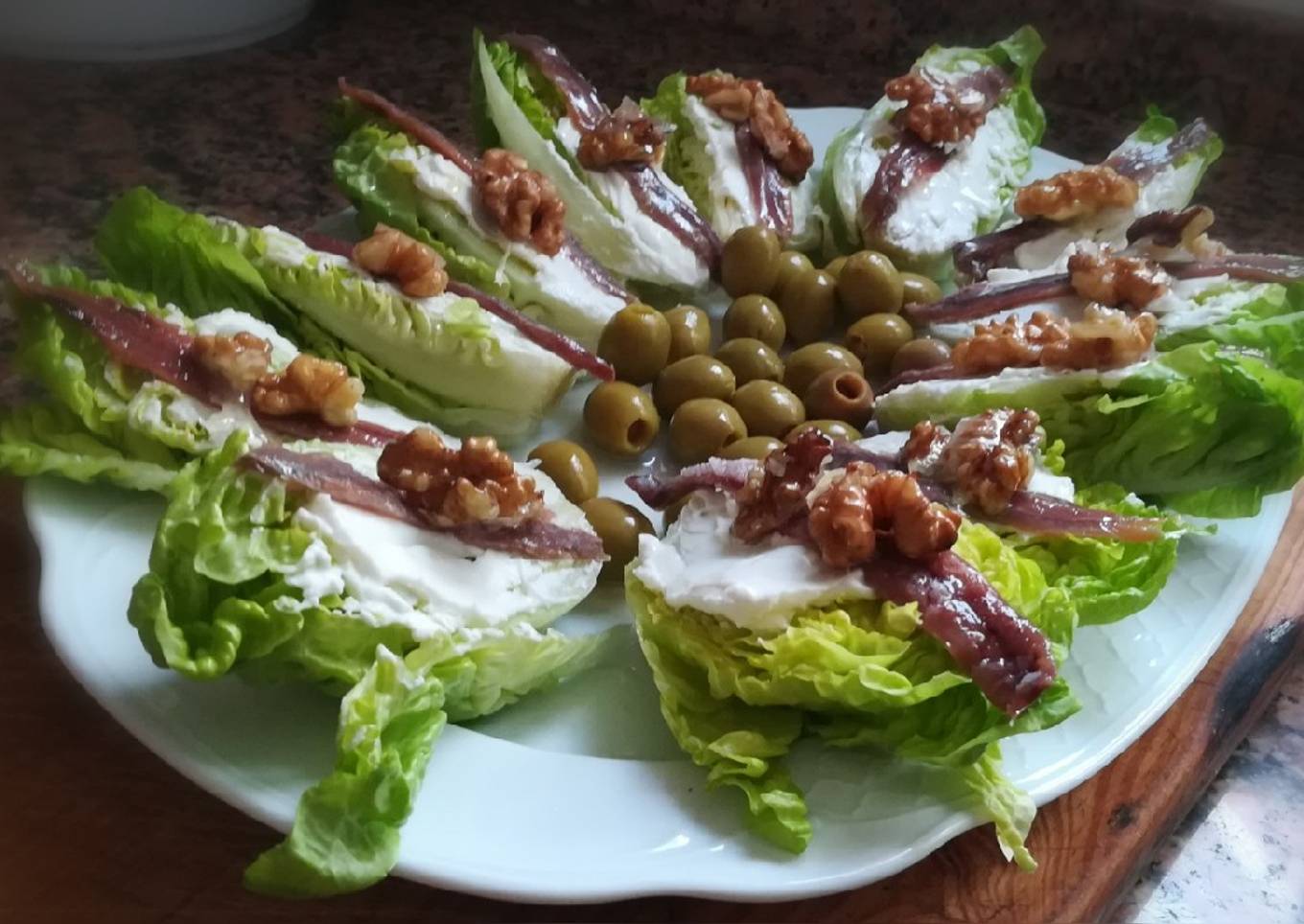 Cogollos de Tudela con nueces caramelizadas