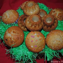 A picture of Persian cup cakes (Cake Yazdi).
