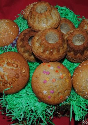 A picture of Persian cup cakes (Cake Yazdi).