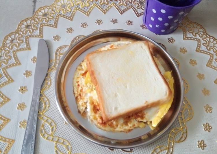 Bread omelette