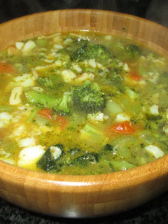 Una foto de Sopa de bacalao desmigado con brócoli