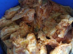 Una foto de Pechuga de pollo y col en salsa