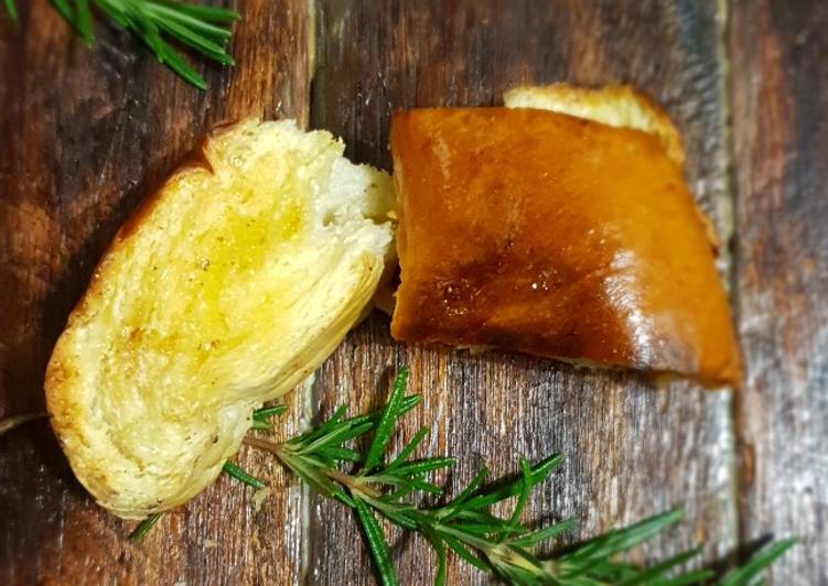Garlic and rosemary loaf