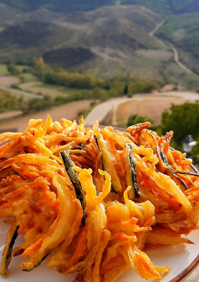Una foto de Kakiage de verduras