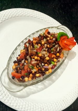 A picture of Spicy Roasted Chana Chaat.