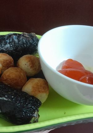 Hình của món Rong biển cuốn chả giò chiên.