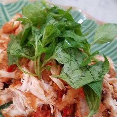 A picture of Crushed Crispy Fried Chicken (Ayam goreng geprek).