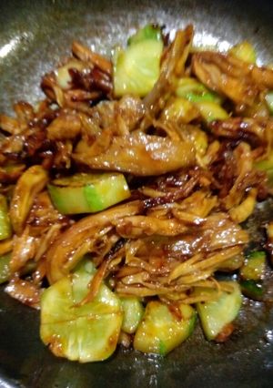 Foto resep Oseng ayam suwir mentimun