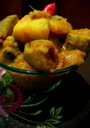 টক ঝাল মিষ্টি পটল রসা (tok jhal mishti potol rasa recipe in Bengali) রেসিপির প্রধান ছবি