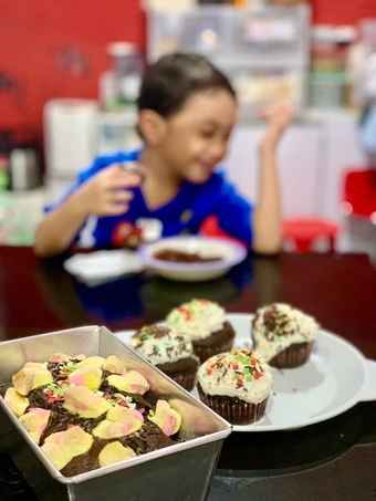 Easy Steps to Make Recipes Moist Chocolate Cake the Can Spoil the Tongue Perfect.